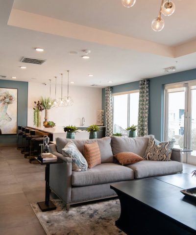 black-wooden-coffee-table-near-white-couch black-wooden-coffee-table-near-white-couch
